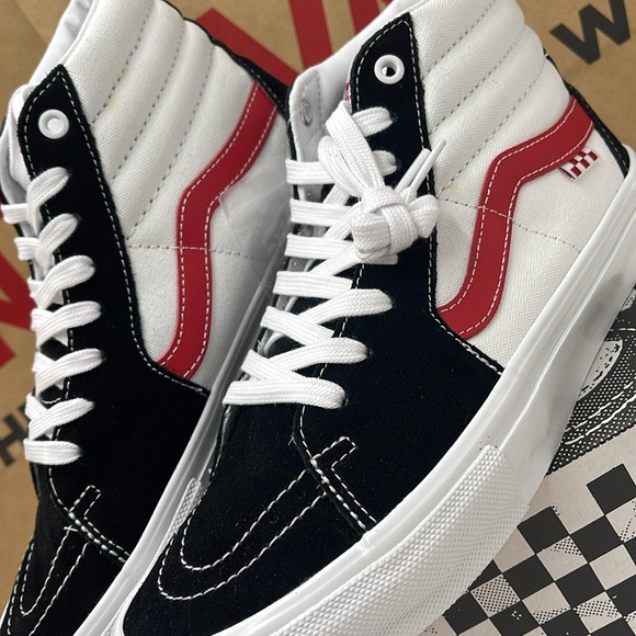 Vans Men’s Skate Sk8-Hi
Athletic Black/Red
VN0A5FCC458 Sneakers - Picture 7 of 16